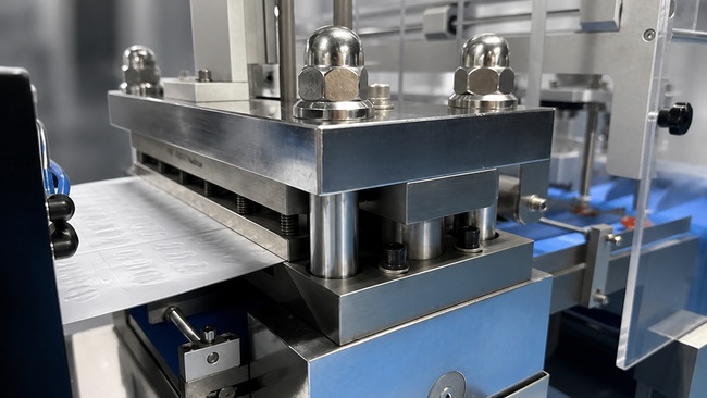 old cutting station of the blister packing machine_clean